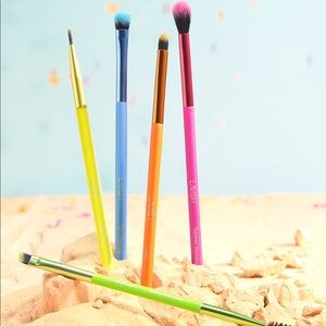 🌟HOST PICK🌟🌸LAVISH 5 Piece Neon Eye Brush Set🌸